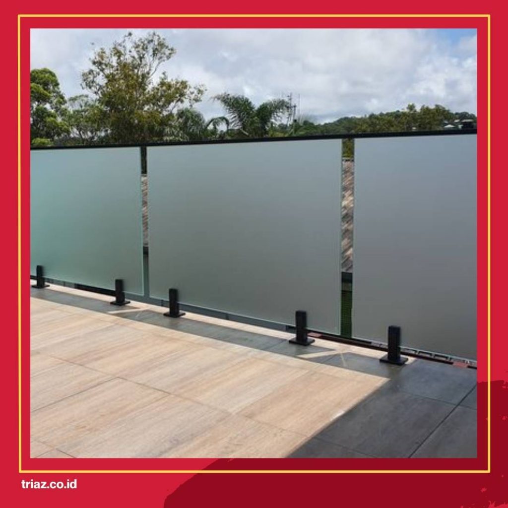model railing balkon kaca