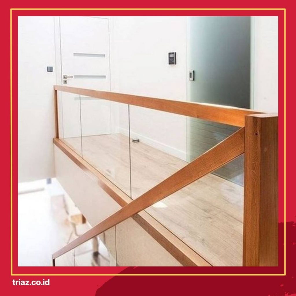 Pagar Balkon Kaca Beraksen Kayu